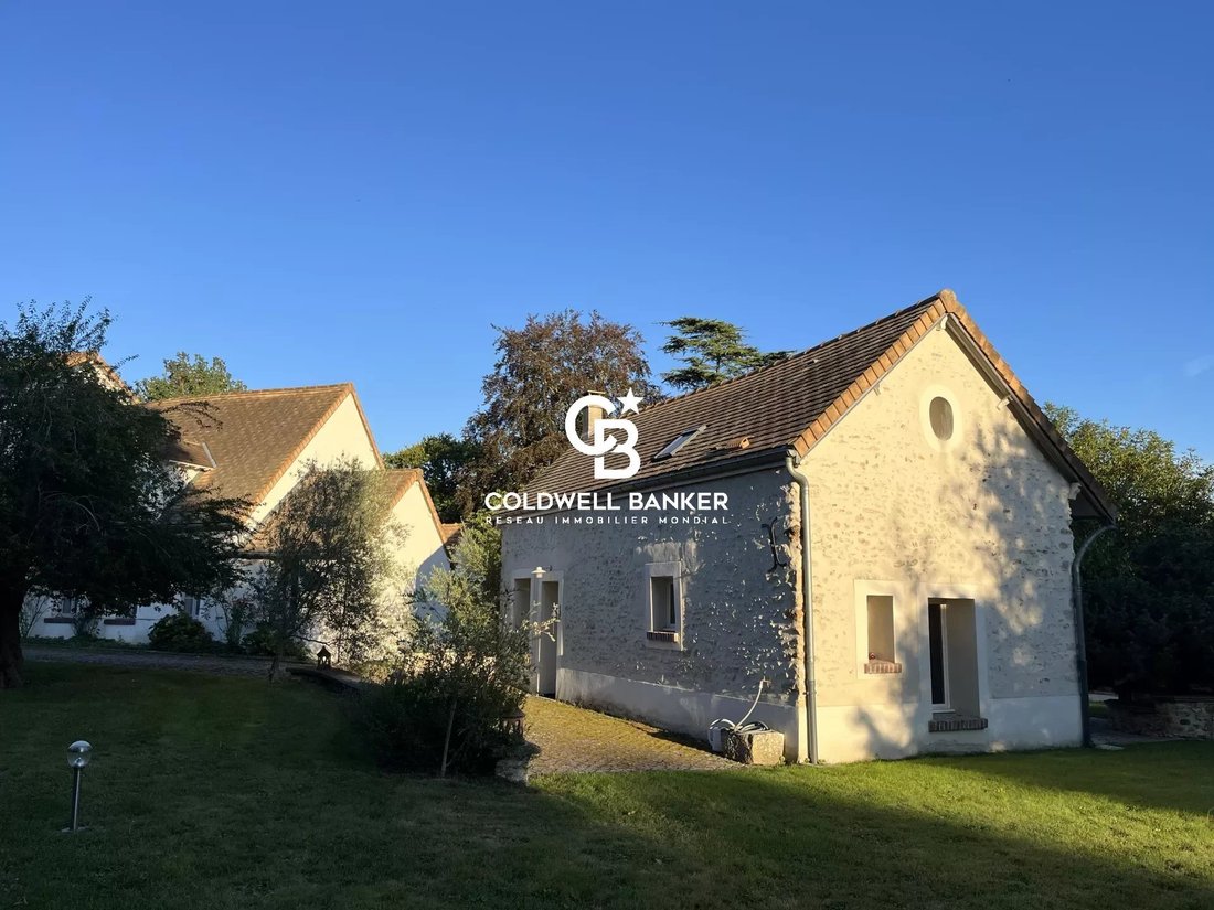 Family Property In The Heart Of A In Montfort L'amaury, île De France