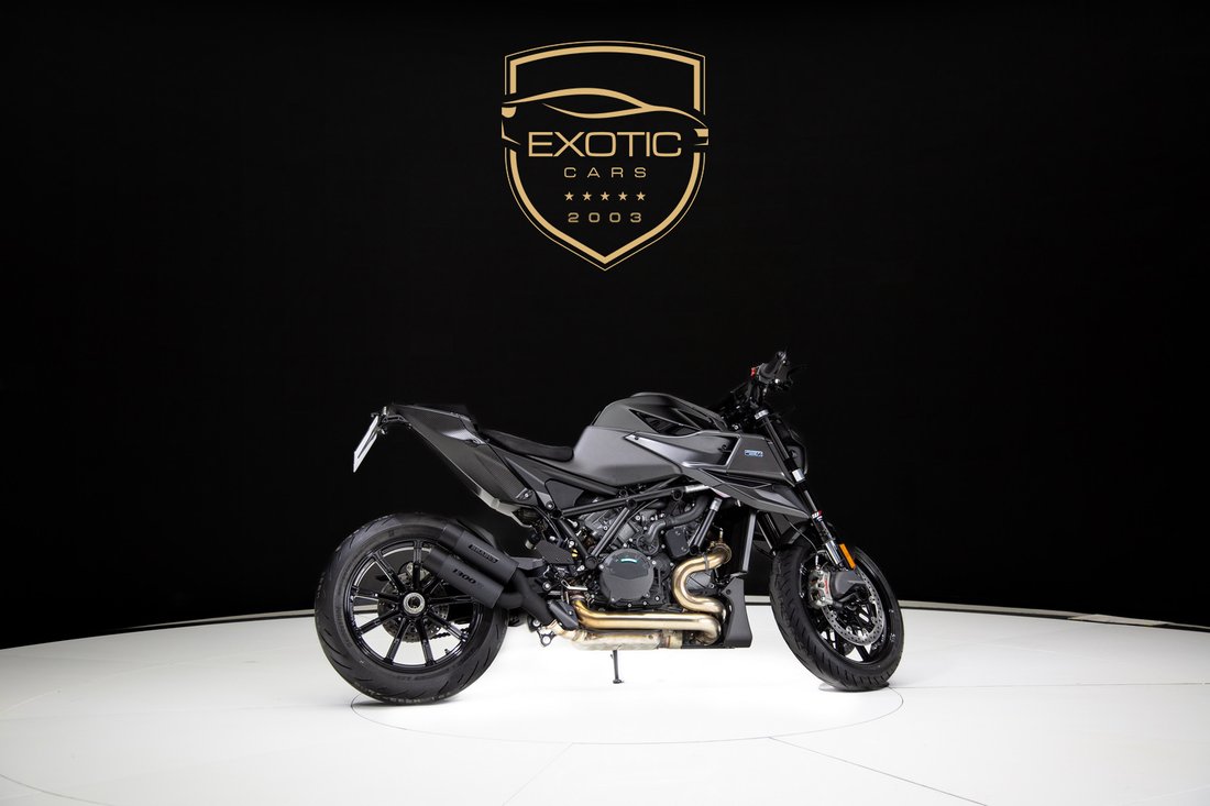 Motorcycle in Dubai, Dubai, United Arab Emirates 1 - 13285354