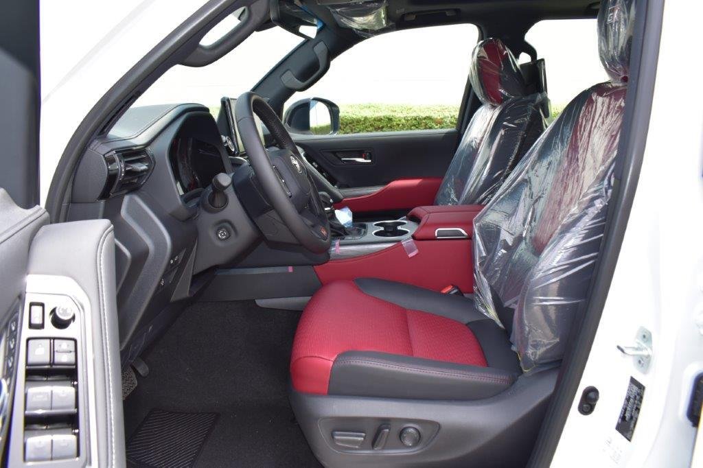 Suv in Dubai, Dubai, United Arab Emirates 3 - 13294921