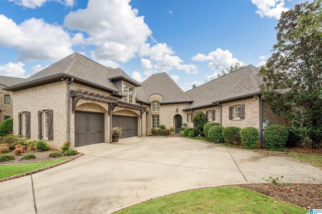 Living With All The Amenities Of An In Vestavia Hills, Alabama, United