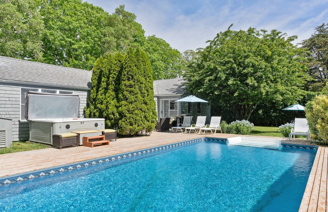 Classic Single Level Tradition In The In East Hampton, New York, United