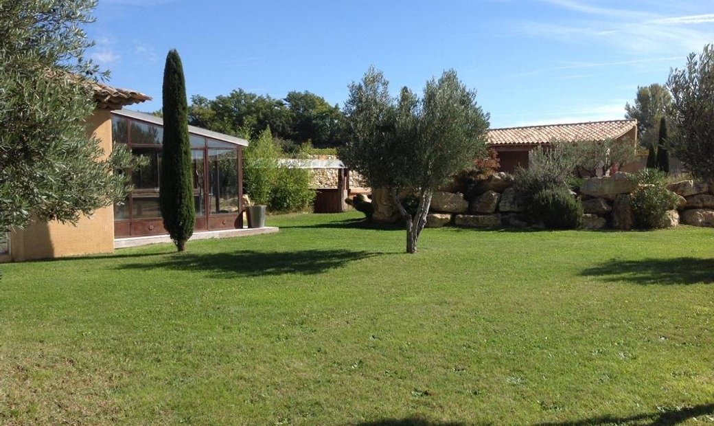 Magnificent Villa With A View To The Ventoux Mountains In France For