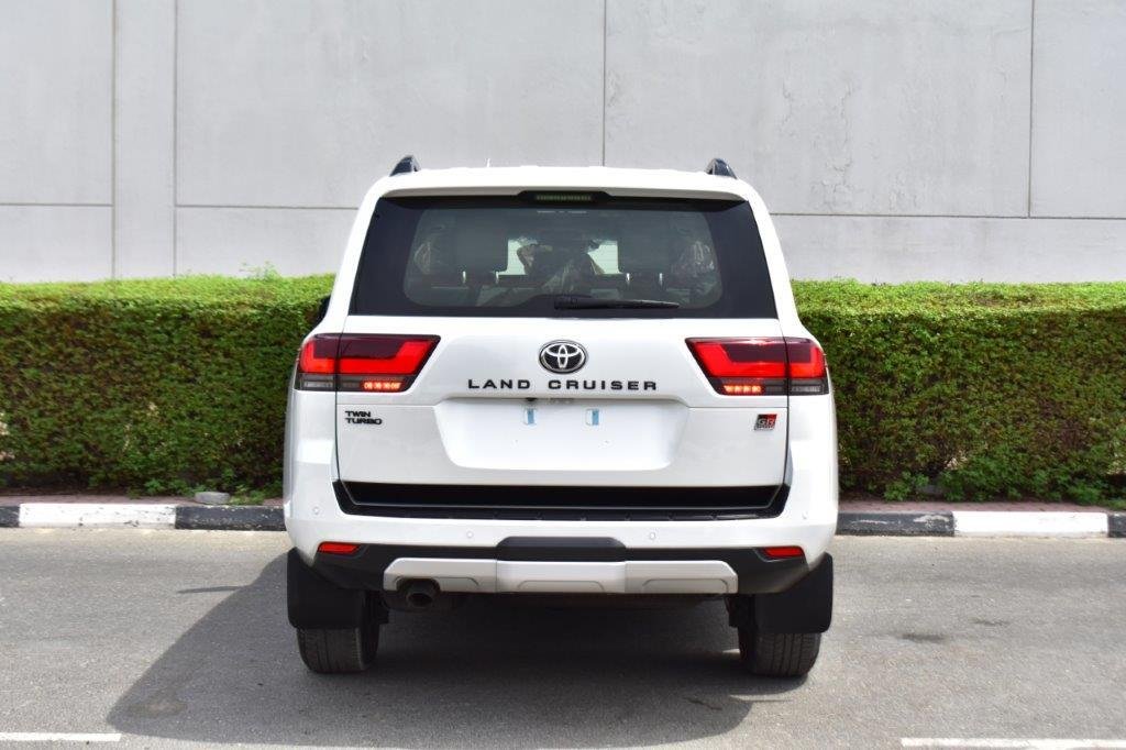 Suv in Dubai, Dubai, United Arab Emirates 5 - 13294921