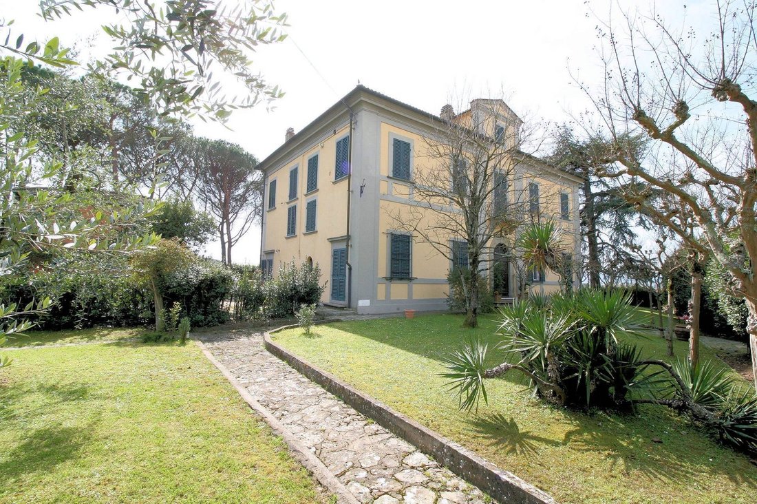 Villa in Uzzano, Tuscany, Italy 1 - 12745314