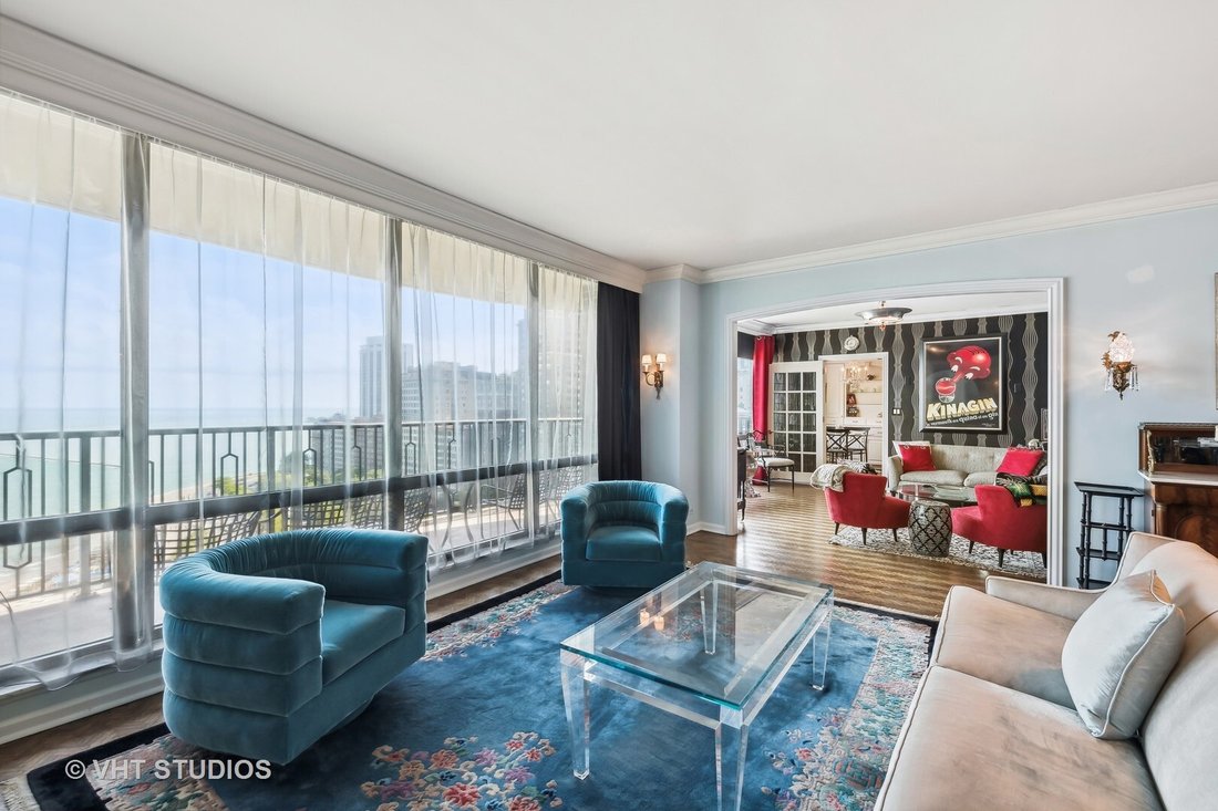 Lovely Home At The Carlyle In Chicago, Illinois, United States For Sale