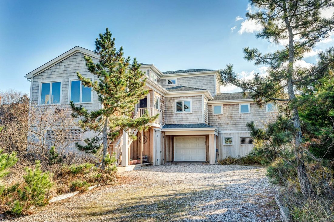 Extensively Renovated Home With In Amagansett, New York, United States