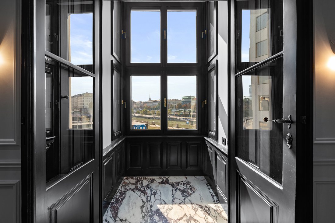 The Exeptional Luxuriously Renovated Apartment In In Vienna, Wien