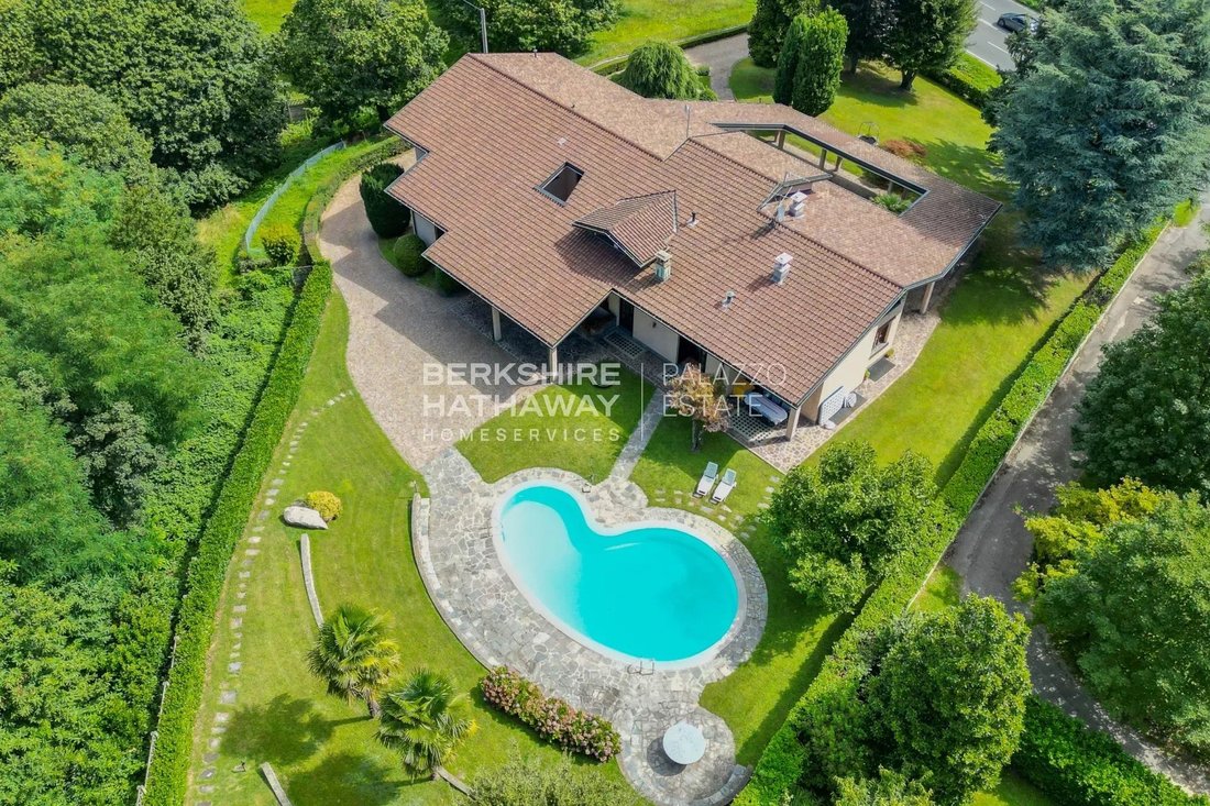 Elegant Villa With Pool And Garden In Inverigo Lake Como's Area