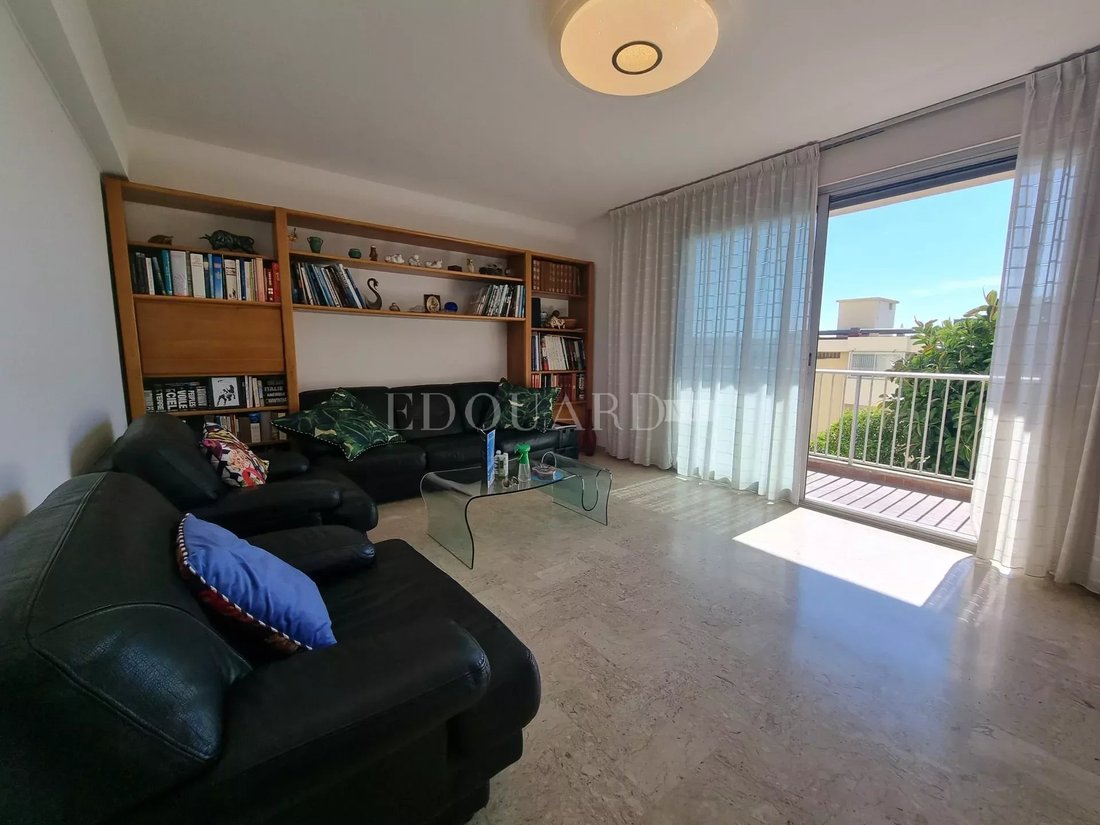 Two Bedroom Apartment To In Beausoleil, Provence Alpes Côte D'azur