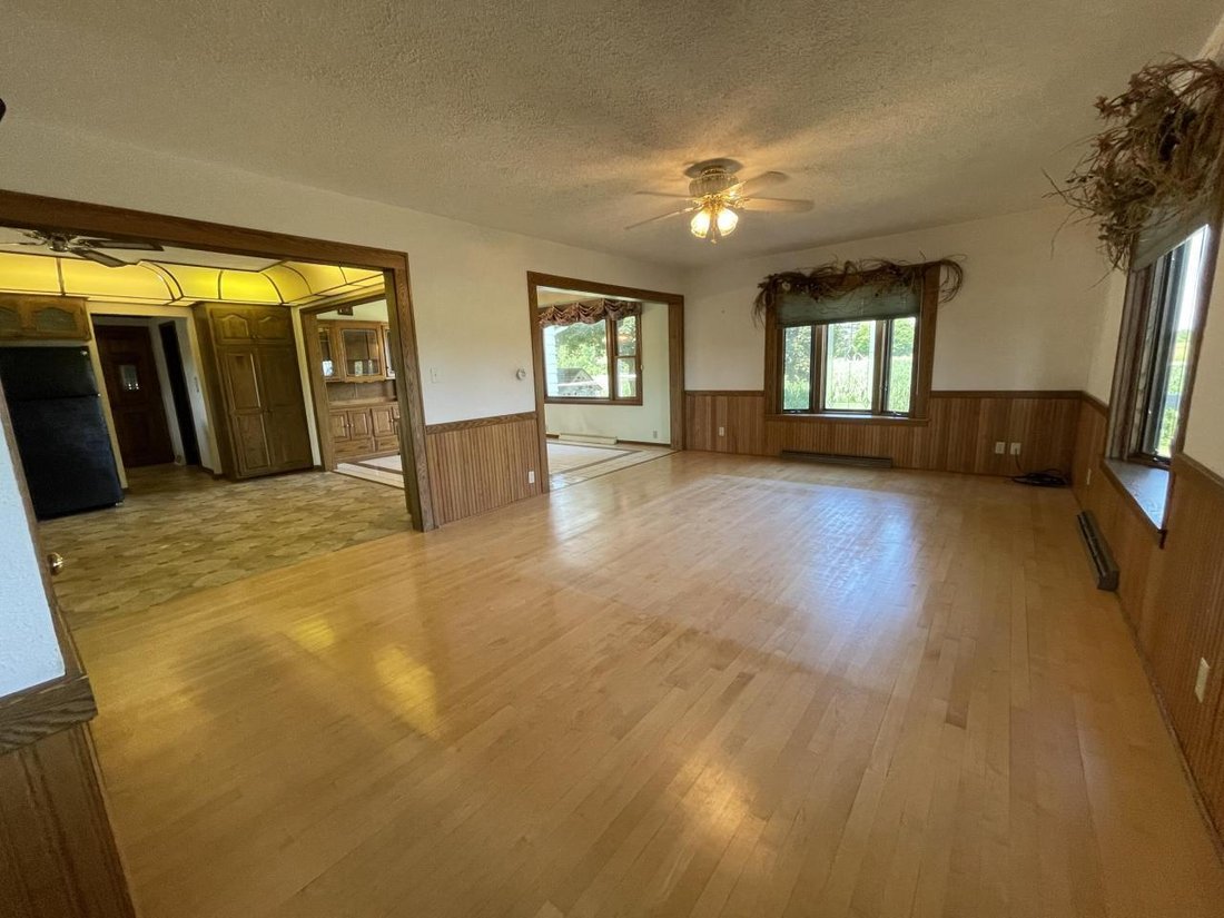 4 Bedrooms Single Family Detached In Sullivan, Wisconsin, United States