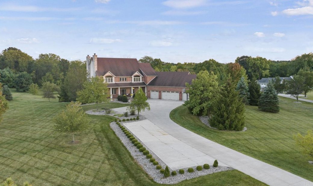 4 Bedrooms Single Family Detached In Leo Cedarville, Indiana, United