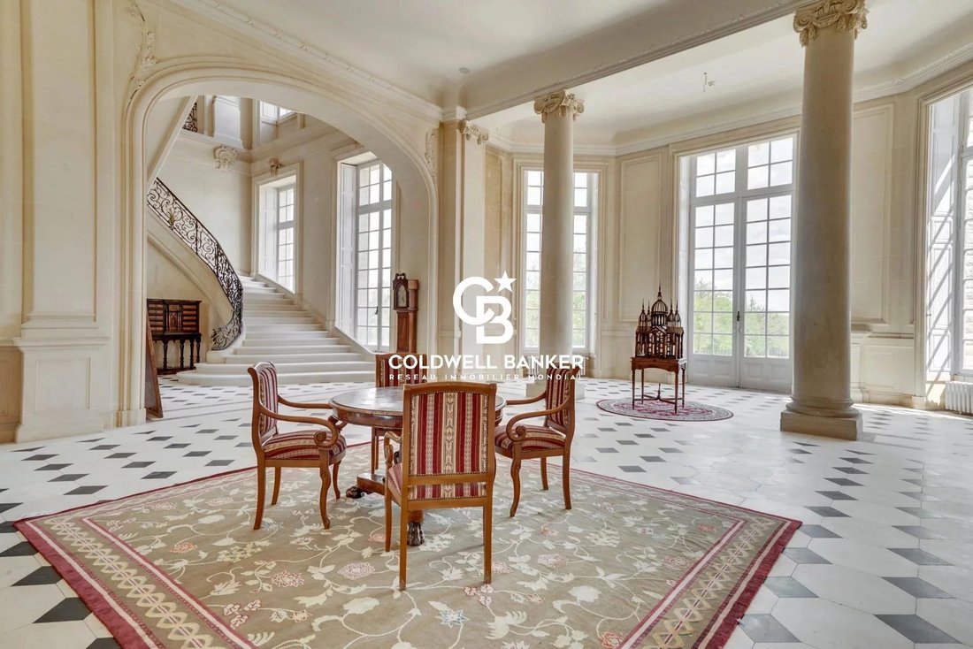 Magnificent Listed Château In The In Vierzon, Centre Val De Loire