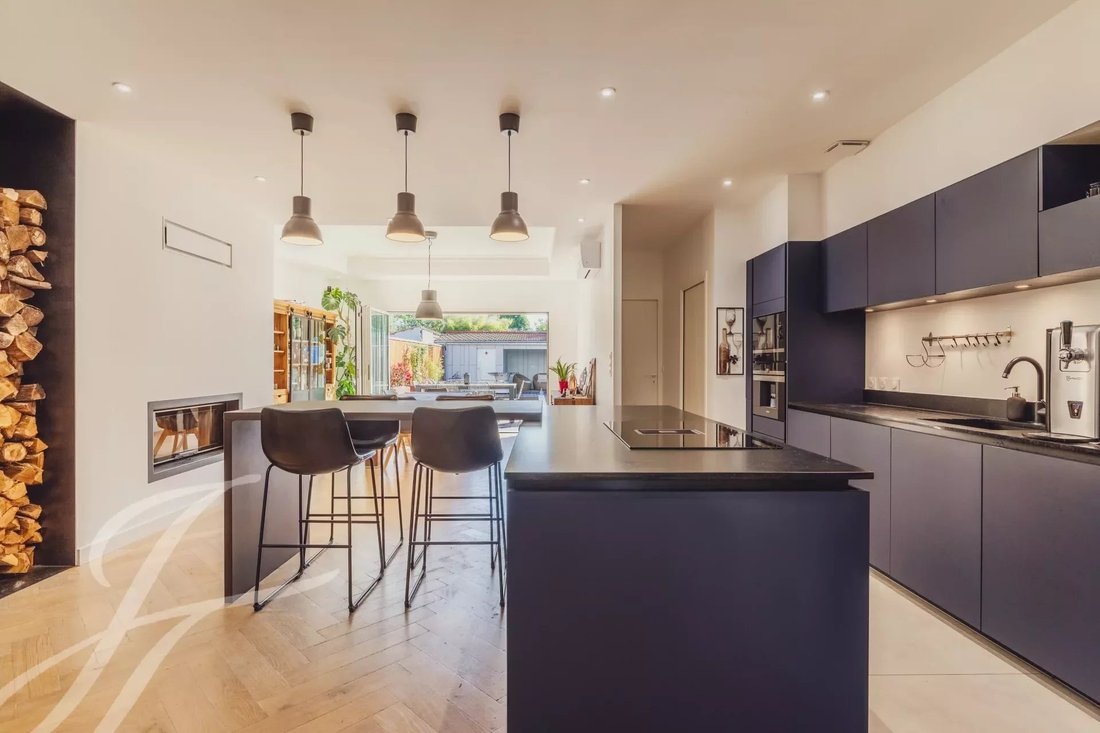 House in Bordeaux, Nouvelle-Aquitaine, France 2 - 13291674
