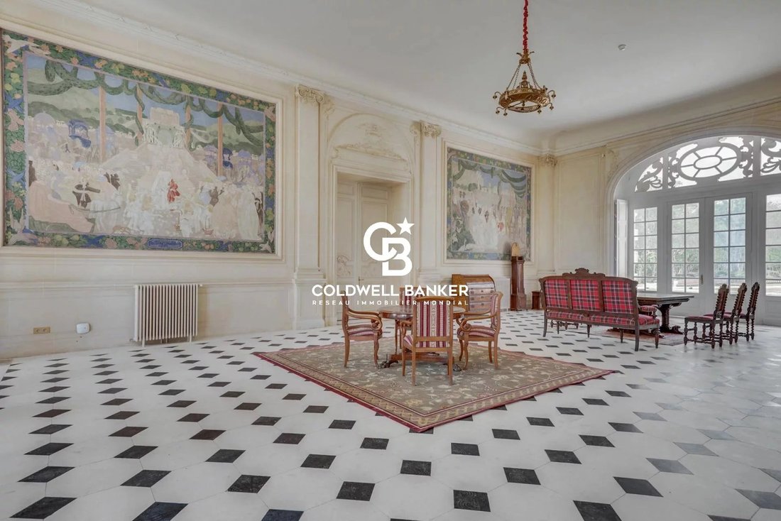 Magnificent Listed Château In The In Vierzon, Centre Val De Loire