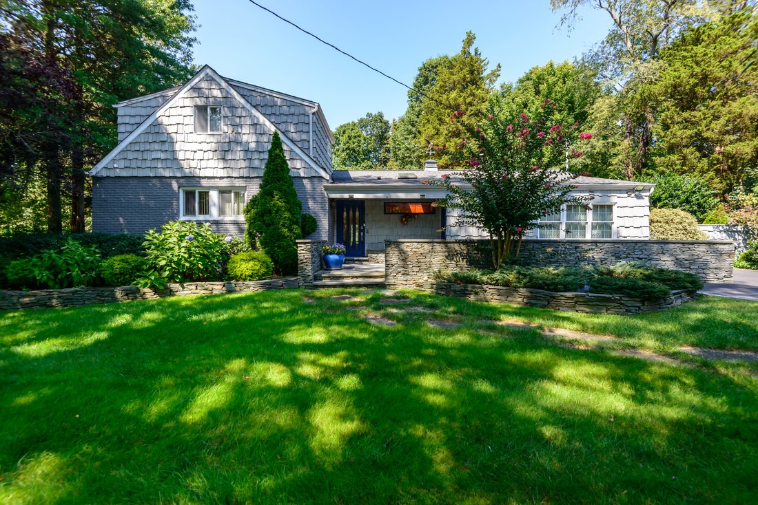 34 Turtle Cove Lane, Huntington, Ny 11743 In Halesite, New York, United