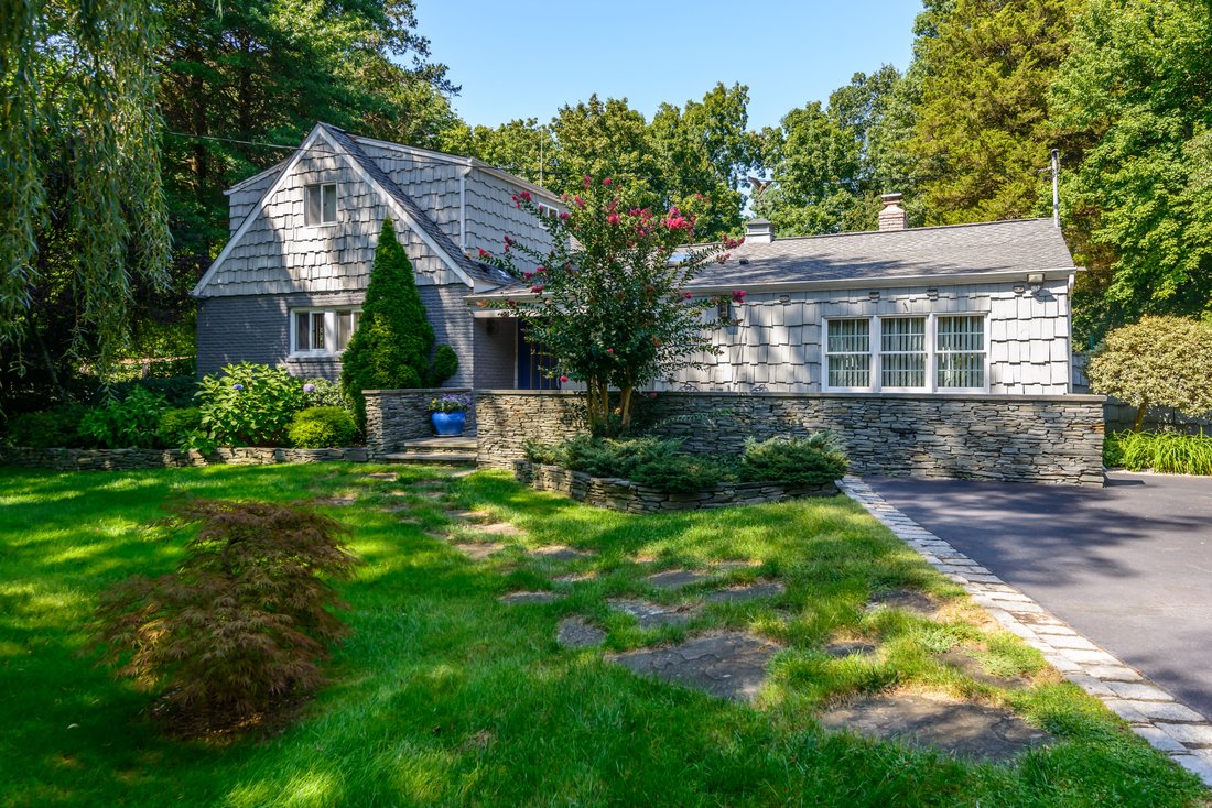 34 Turtle Cove Lane, Huntington, Ny 11743 In Halesite, New York, United