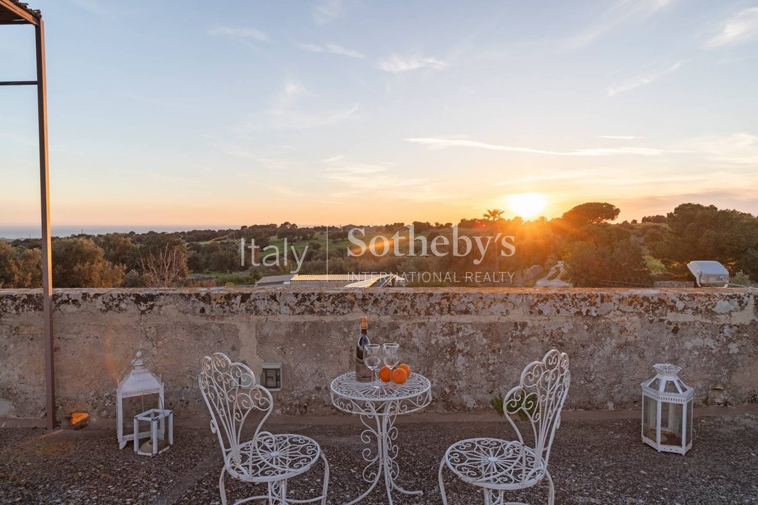 Ancient Renovated Farmhouse With Swimming Pool In Sicily, Italy For