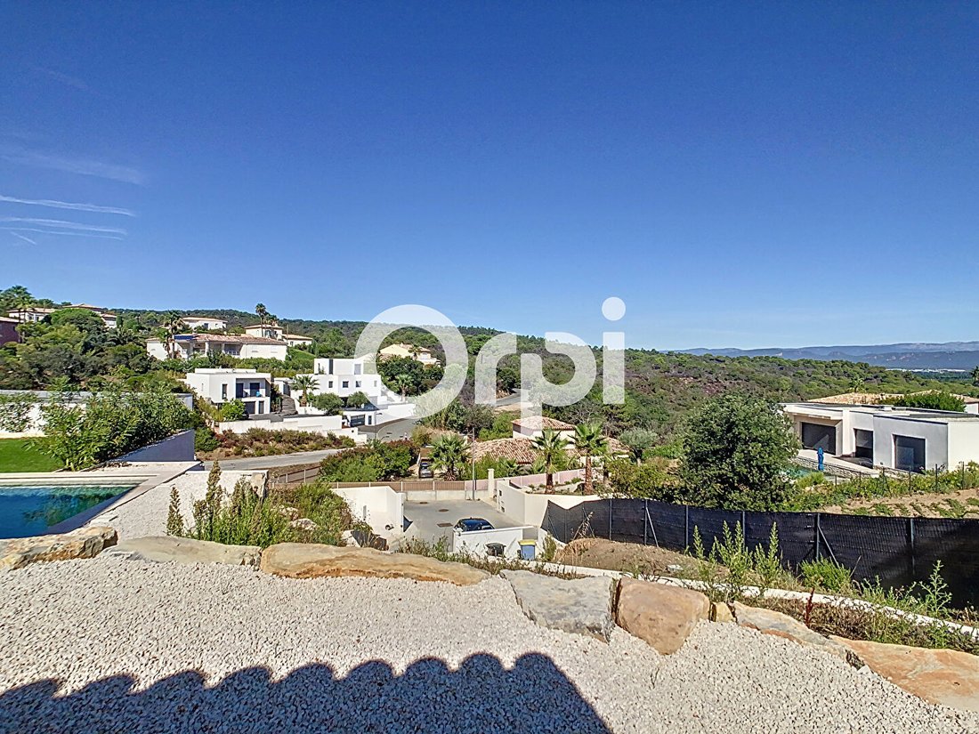 House in Frejus, Provence-Alpes-Côte d'Azur, France 1 - 12437407