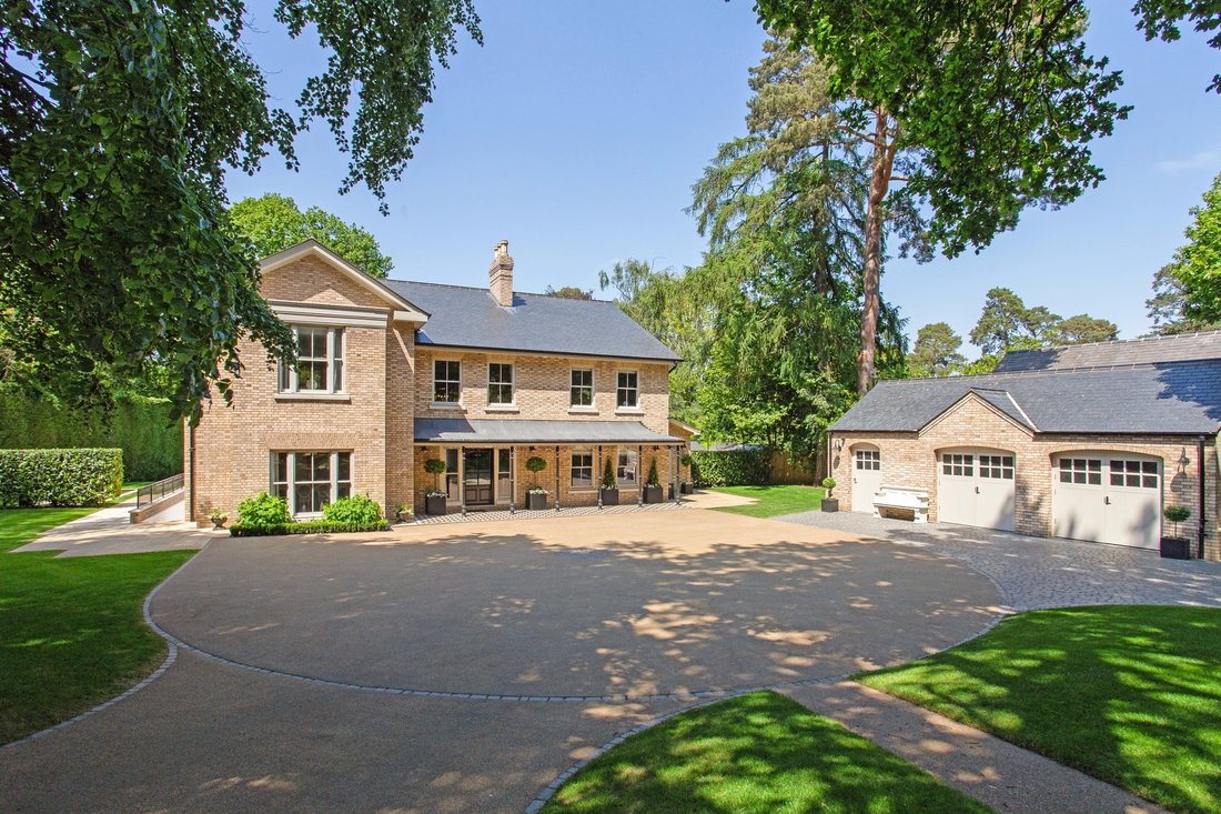 A True One Of A Kind Home Step In Woburn Sands, England, United Kingdom