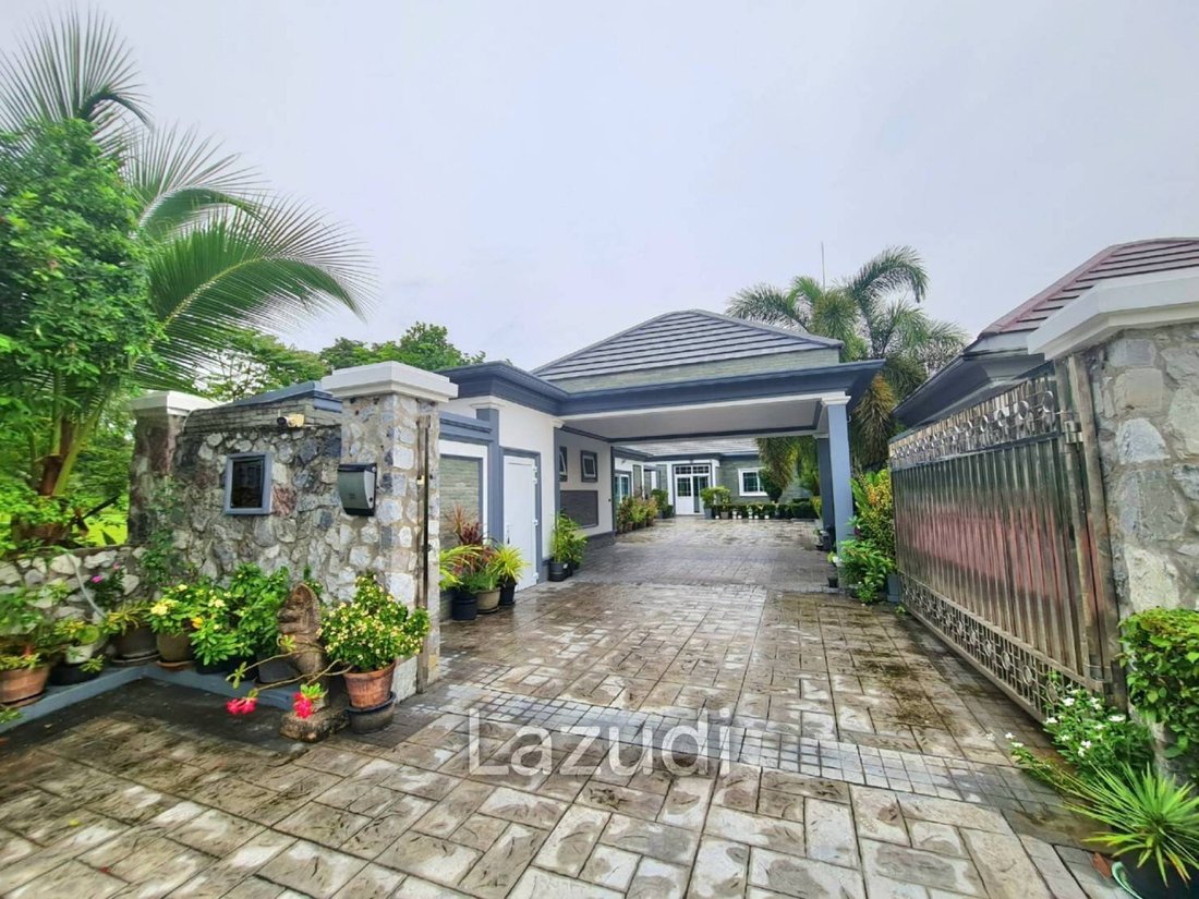 Villa in Pattaya City, Chon Buri, Thailand 4 - 13300129