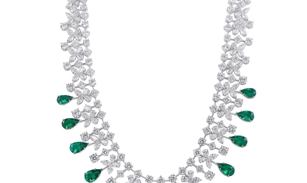 Vivid Green Colombian Emerald And Diamond Necklace, 21.36 Ct. In United Kingdom For Sale (12502902)