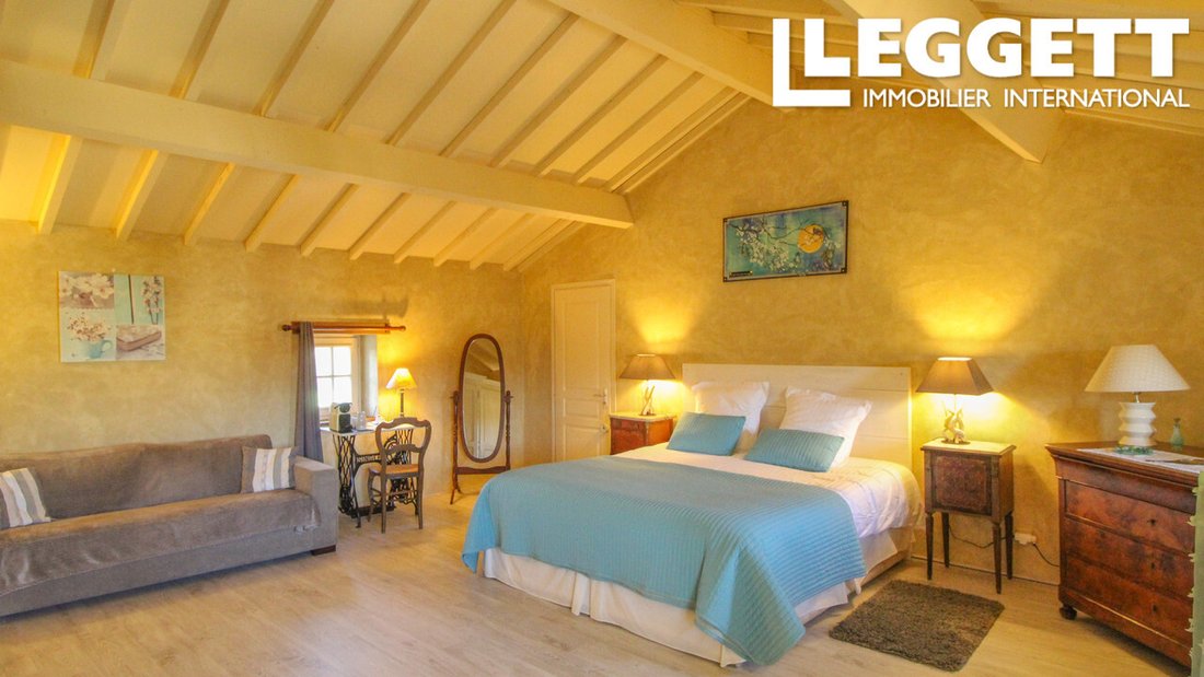 Magnificent Gite Property On 10 In Berthegon, Nouvelle Aquitaine, France For Sale (12472119)