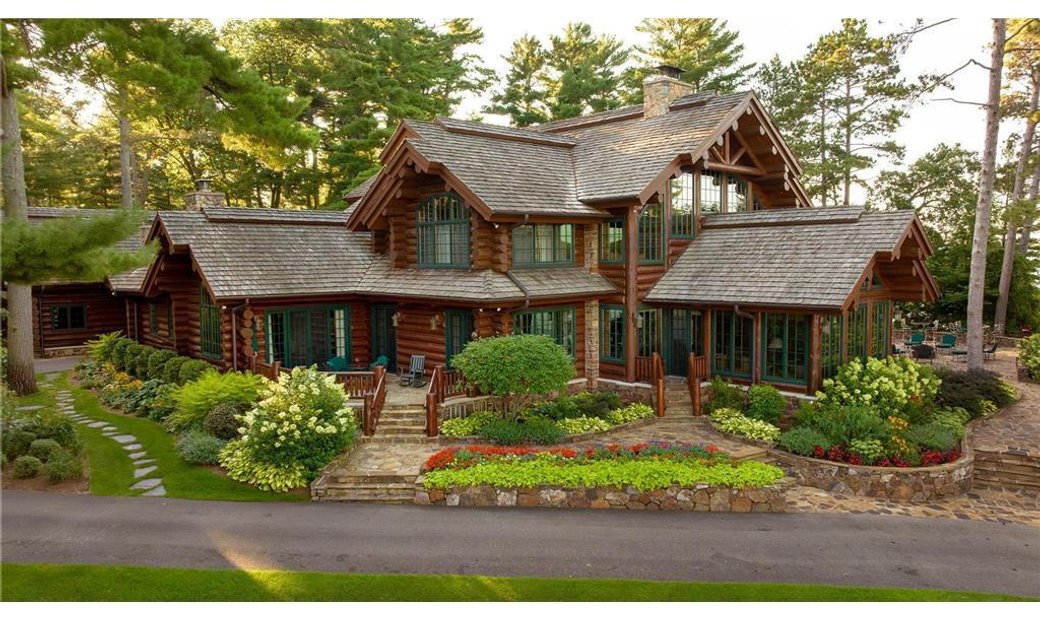 Storybook Log Lodge On The Whitefish In Breezy Point, Minnesota, United