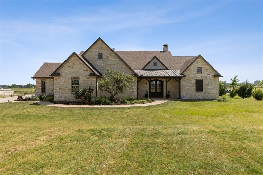 Home On 2.5 Acres In Pilot Point, Tx, United States For Sale