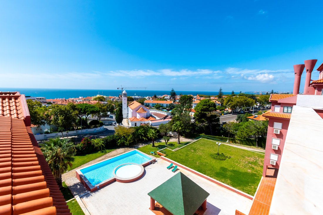 Duplex Fantastic Penthouse 4 Bedroom With Sea Views In Parede, Lisbon