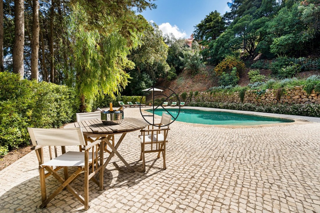 Portuguese Manor House Near The In Setúbal Municipality, Setubal