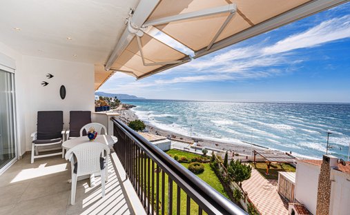 APARTMENT FOR SALE WITH SEA VIEWS