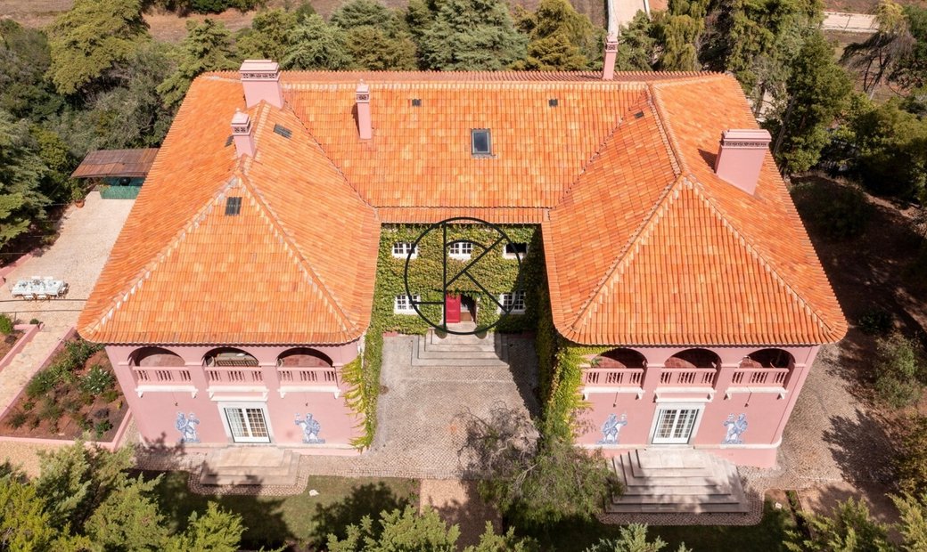 Portuguese Manor House Near The In Setúbal Municipality, Setubal