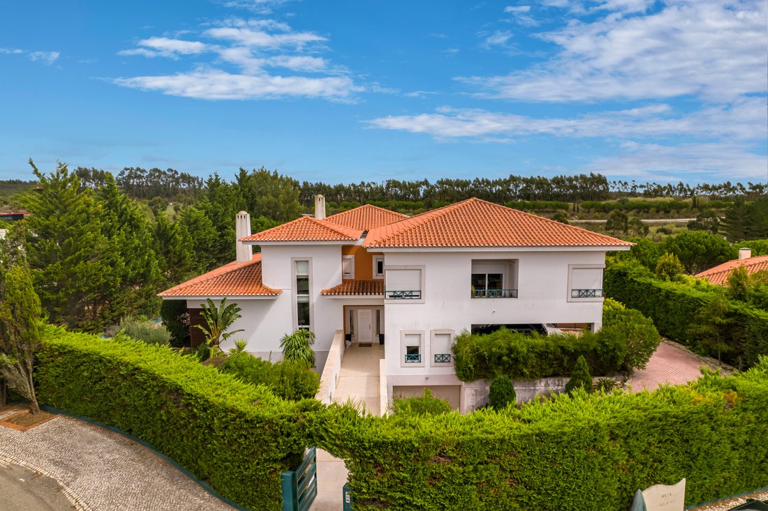 Classic 6 Bedroom Luxury Home With Pool, In Belas In Belas, Lisbon