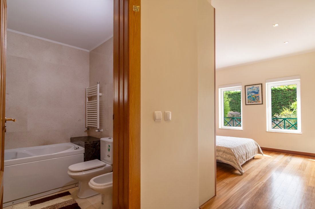 Classic 6 Bedroom Luxury Home With Pool, In Belas In Belas, Lisbon