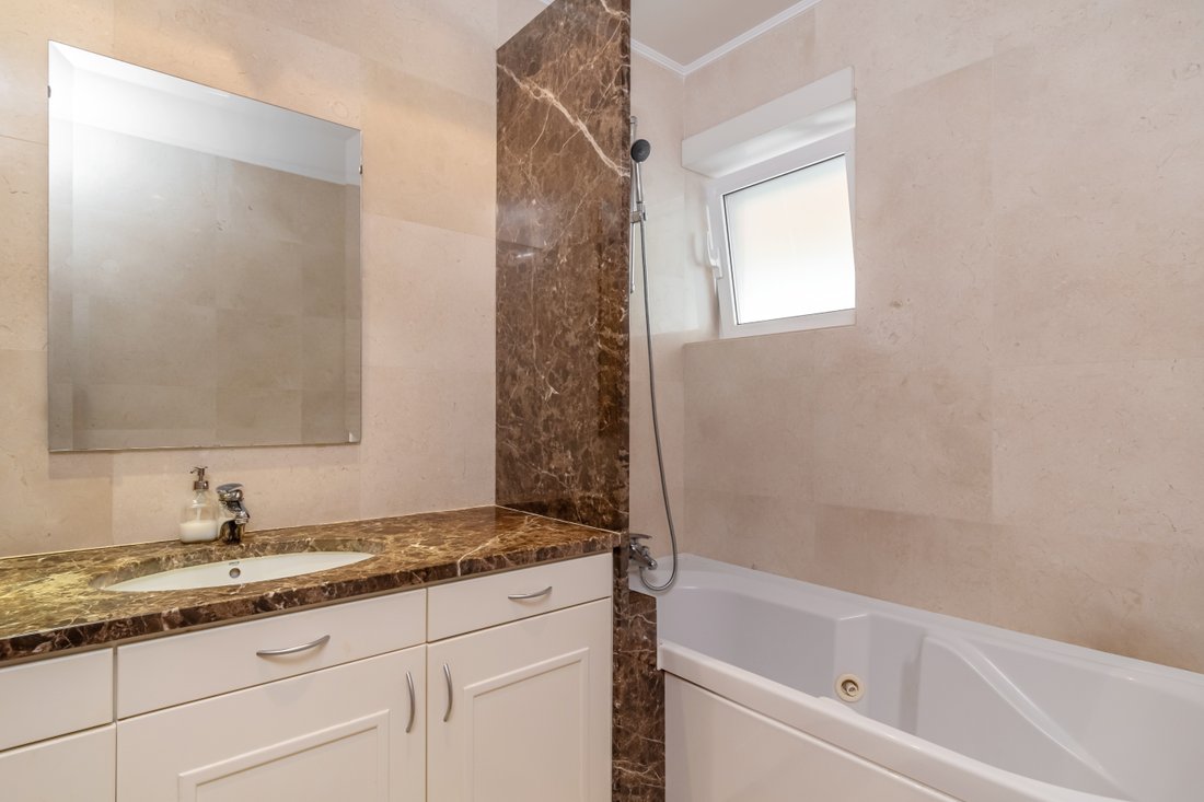 Classic 6 Bedroom Luxury Home With Pool, In Belas In Belas, Lisbon