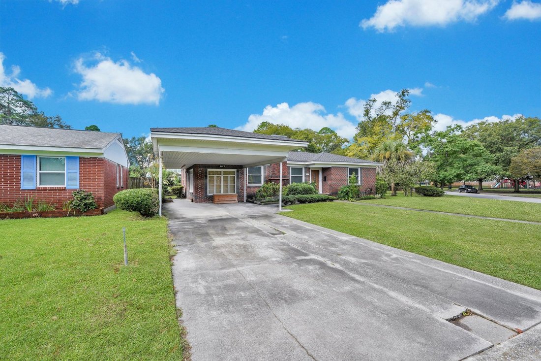 Traditional Brick Home In Ardsley Park In Savannah, United