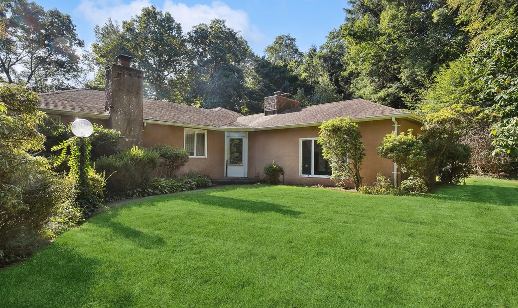 1986 Knollwood Road, Muttontown, Ny, In Muttontown, New York, United