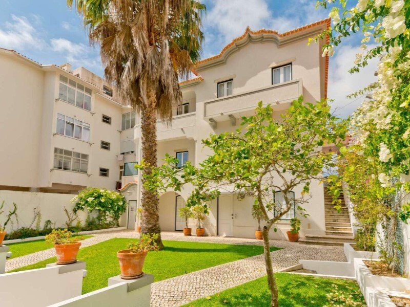 Charming Chalet From The 50s, Which Stands As A Treasure In Cascais