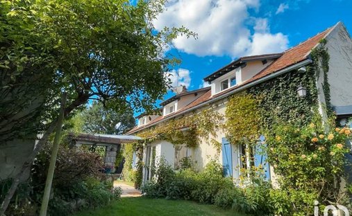 Luxury homes with pool for sale in AchèreslaForêt, ÎledeFrance