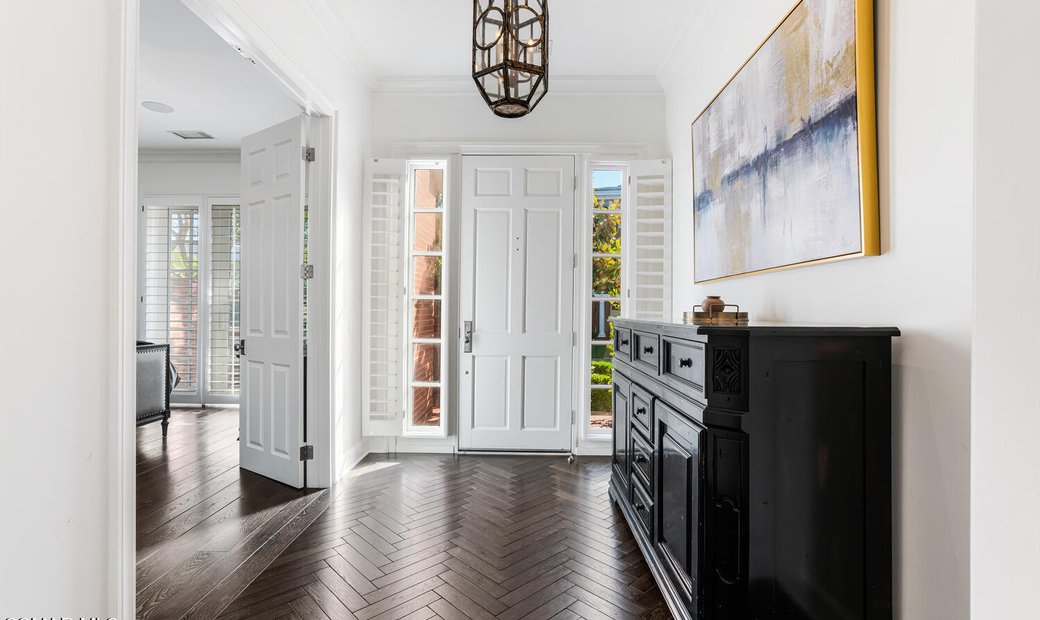 Luxurious Townhome In Thousand Oaks, California, United States For Sale