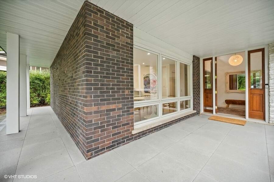 High End Six Bedroom Mid Century Home In Highland Park, Illinois