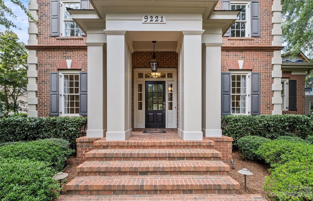 Exquisite Home In Gated Heydon Hall In Charlotte, North Carolina