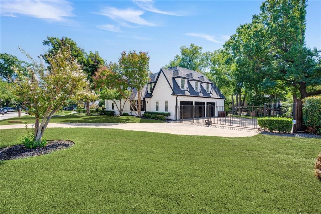 4 Bedrooms Single Family Detached In Dallas, Texas, United States For