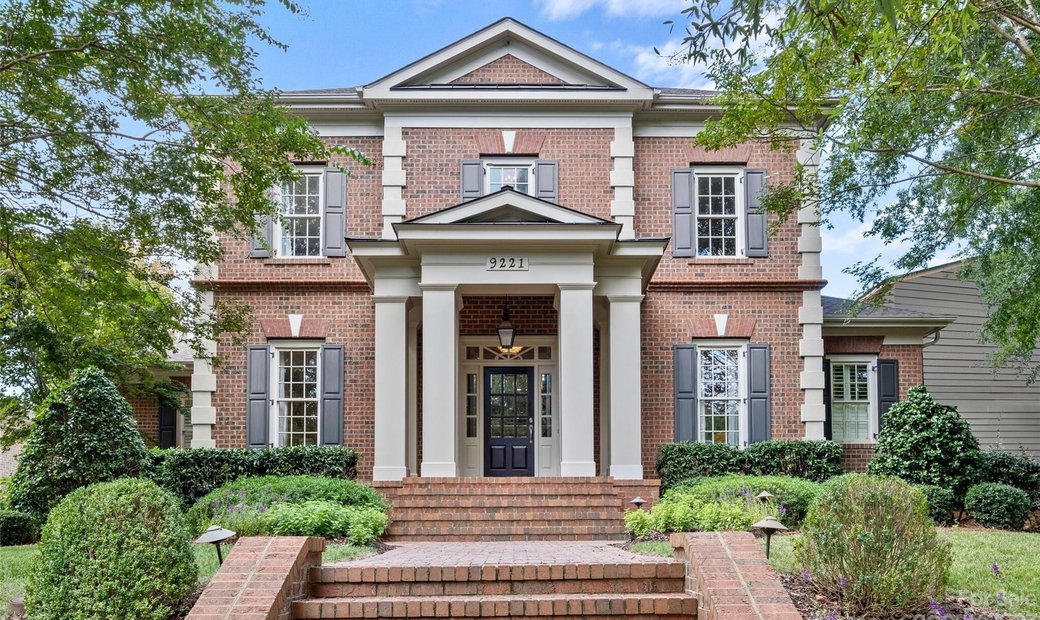 Exquisite Home In Gated Heydon Hall In Charlotte, North Carolina
