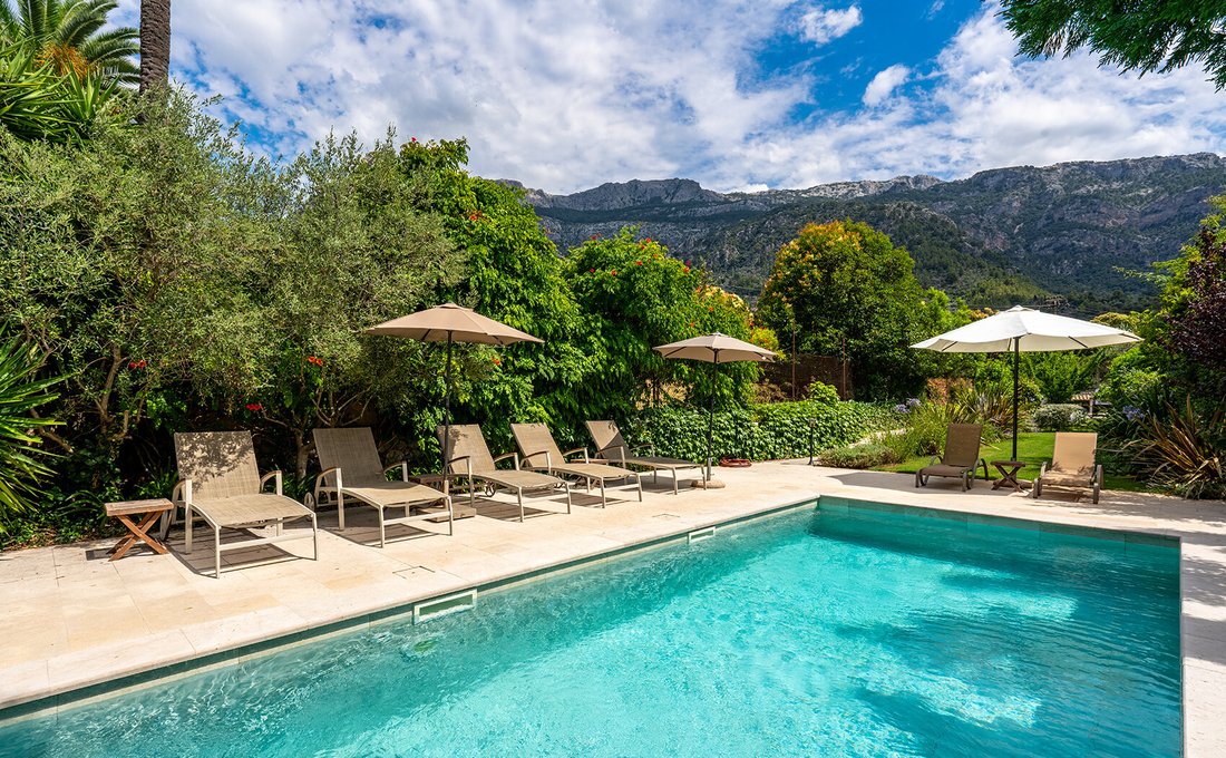 A Stunning Townhouse With Magnificent Garden In Sóller, Balearic