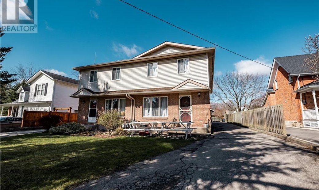 Well Maintained Property In Prestigious Fonthill In Pelham, Ontario