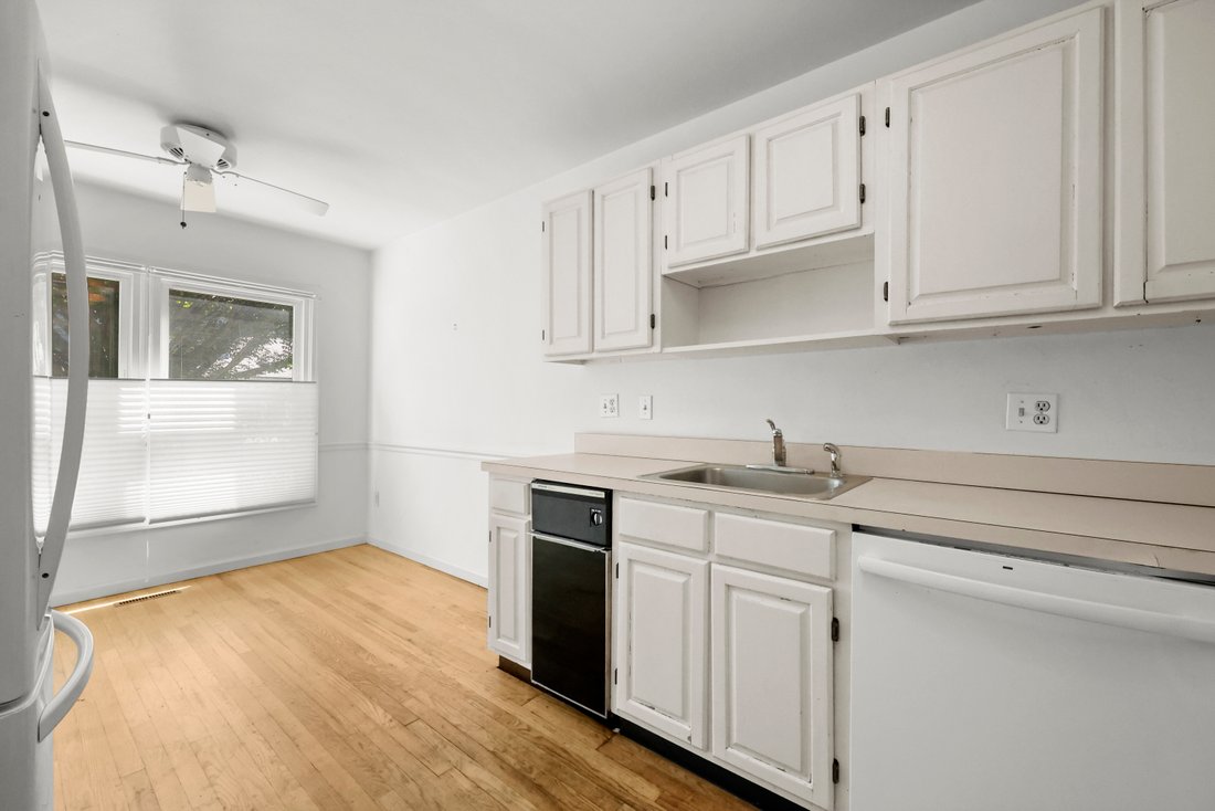 Ideal Unit Located In Fawn Ridge Complex In Norwalk, Connecticut