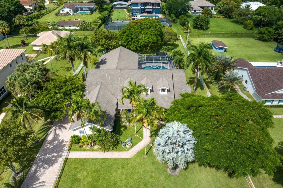 Fabulous Farmhouse Style Home In Parkland, Florida, United States For