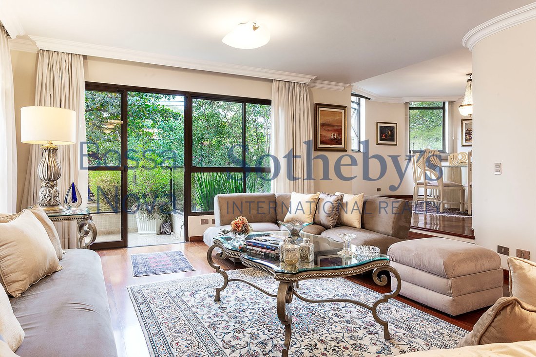 Spacious Apartment On A Quiet And Tree In Maringá, State Of Paraná