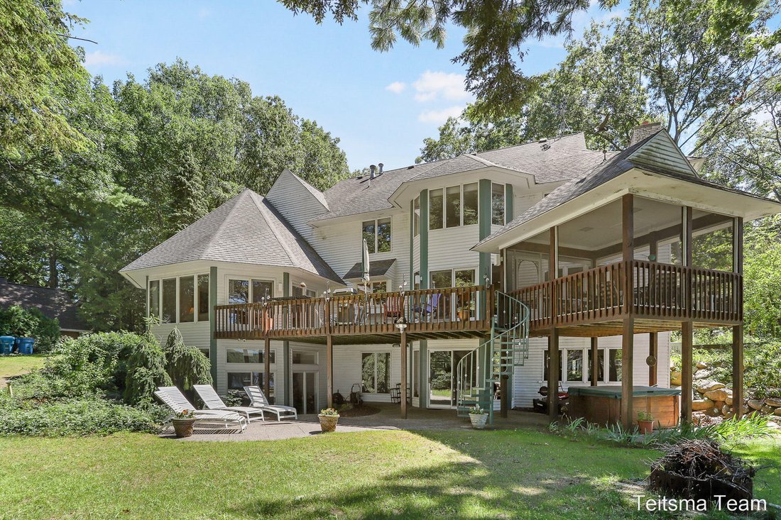 6 Bedrooms Single Family In Fruitport Charter Township, Michigan, United States For Sale (13311902)